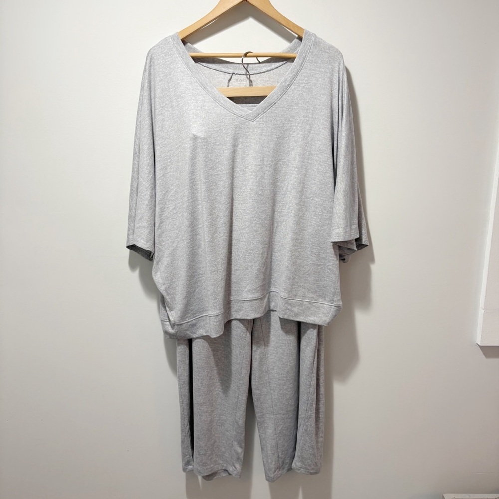 Softies Dream Jersey Relaxed V-Neck with Capri Lounge Set Pajama Set Size 2X 3X